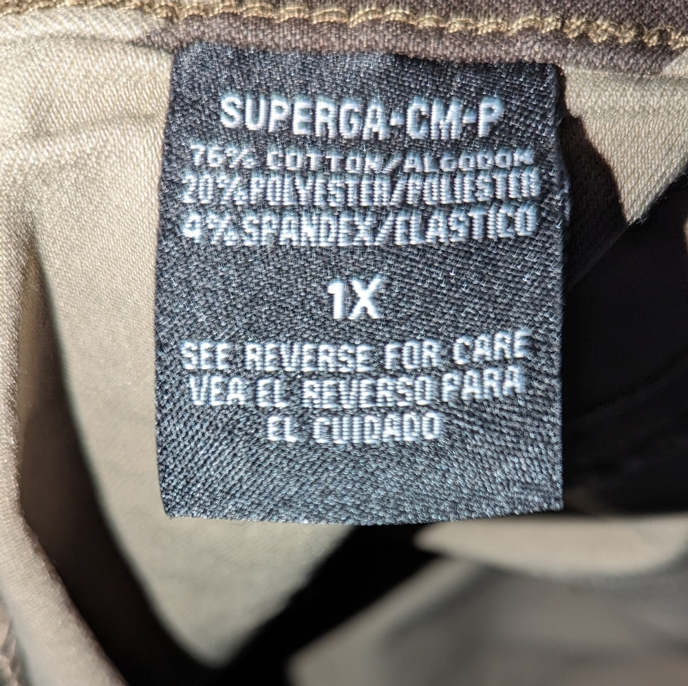 Size 1x pants. Very stretchy.